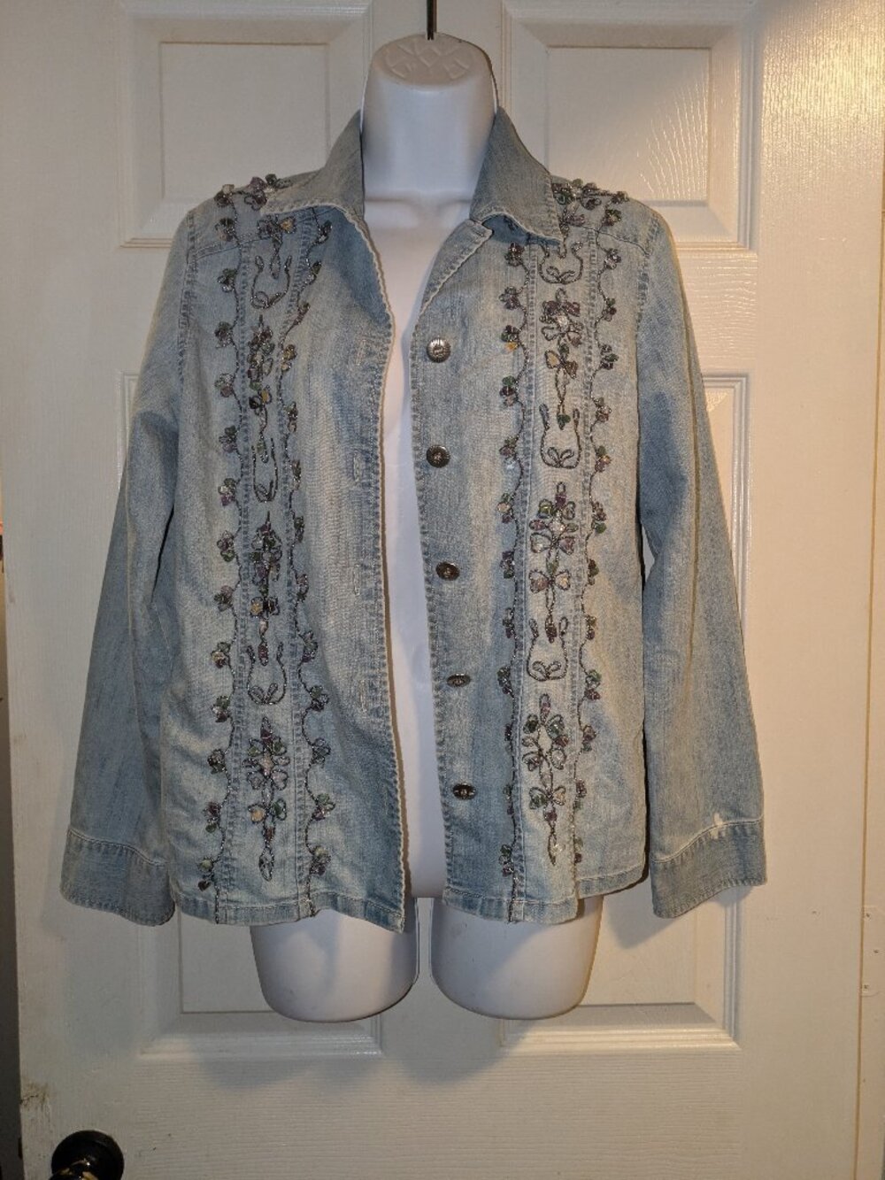 Beautiful button-down shirt from Chico's size 0